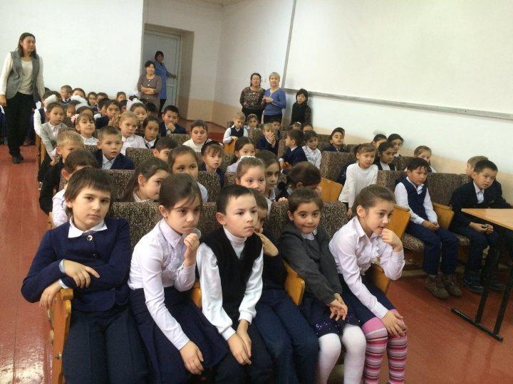 "Жолда жүру ережесі" түсіндіру жұмысы. Жол патрульдік полиция батальонының взвод командирі пол. капитаны А.Мусабеков