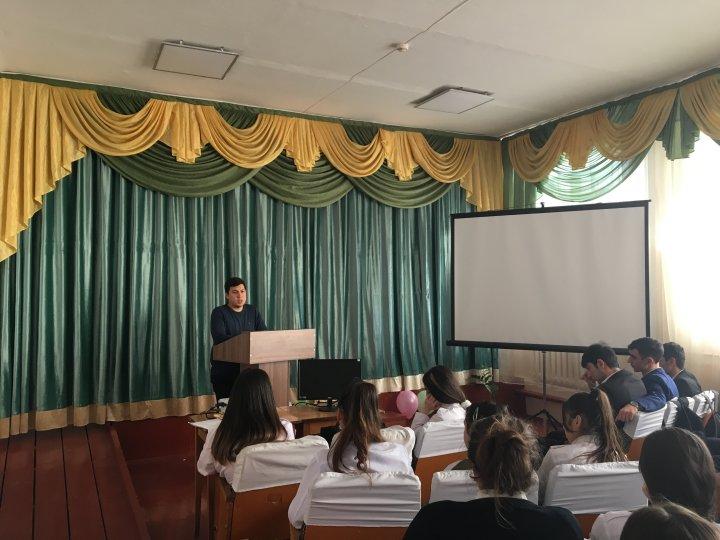 Жамбыл облысы әкімдігі "Дін проблемаларын зерттеу орталығы" КММ-нің маманы Сәрсенбаев Арман мырза мектебімізге келіп, жоғары сынып оқушыларына түсіндірме жұмыстарын жүргізді.