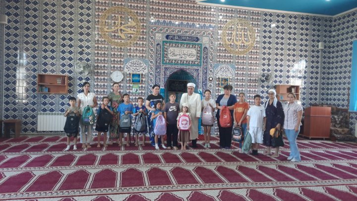 «Мектепке жол» акциясы негізінде 27.08.2025 жылы Көшек Батыр 188а  мекен-жайы бойынша орналасқан  «Давруш-ата» мешіті тарапынан мектебіміздің 10 оқушысына мектеп сөмкесі мен мектепке қажетті оқу құрал-саймандары табысталды.